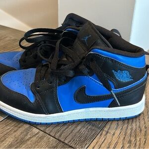 Nike Kids Black and Blue Sneakers